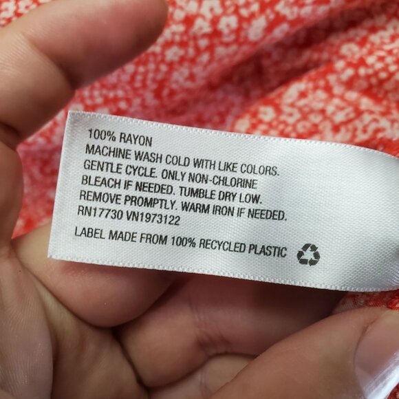 Universal Thread Top Womens Large Red Floral Button-Up Rayon Blouse - Picture 3 of 8